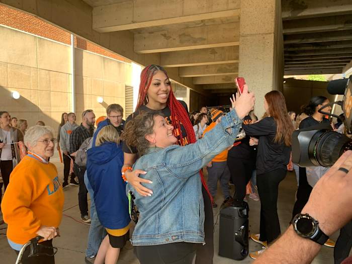 2E71C665-EE11-4124-AAEB-58ADDD871214